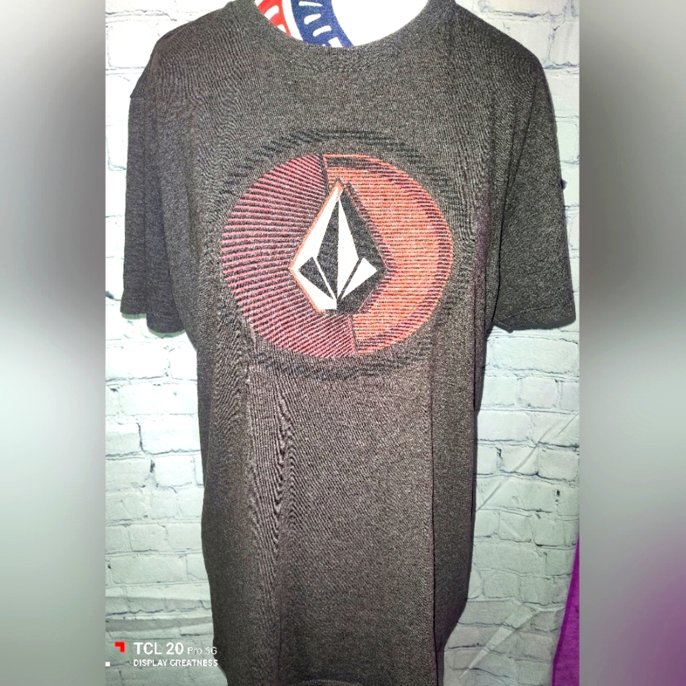 Volcom tshirt